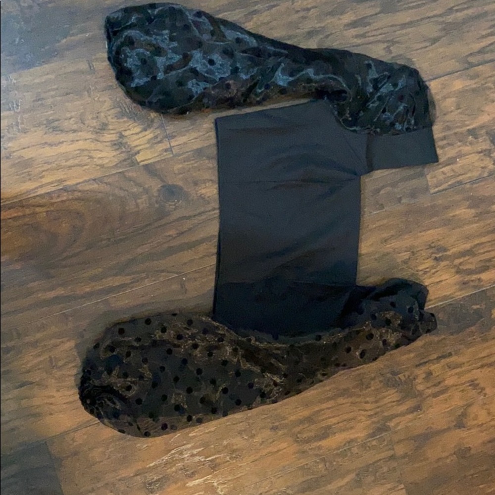 Black puff sleeves crop top